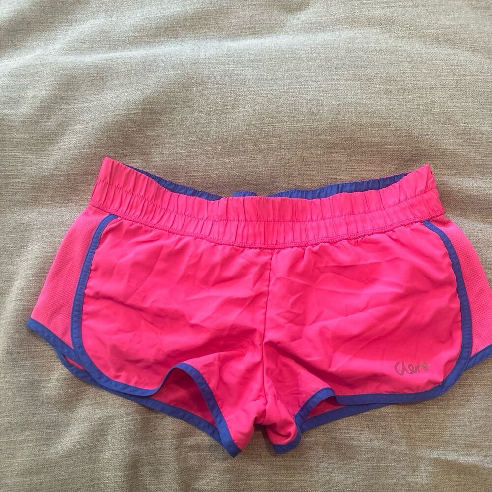 2 pairs of women’s shorts